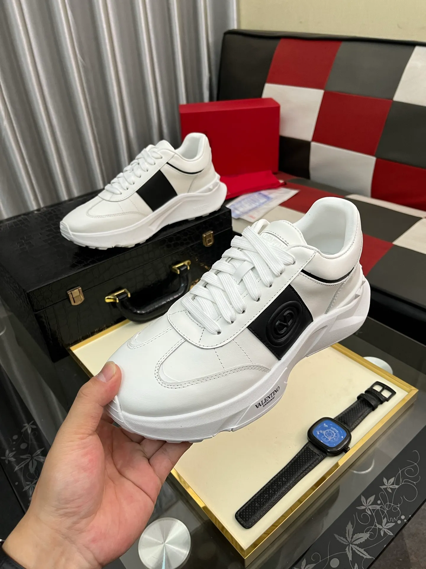 Men's shoes 💰480⌚️⌚️ VALENTINO Valentino's 2024 ss spring and summer new hot casual sports shoes, imported elastic fabric upper ➕The heel is Warren's exclusive rivet shape. The whole is very representative, the combined outsole is really easy to wear and very comfortable on the foot ~ Comes with **4 cm, classic, comfortable and versatile! Size: 38-442️⃣Colors available
